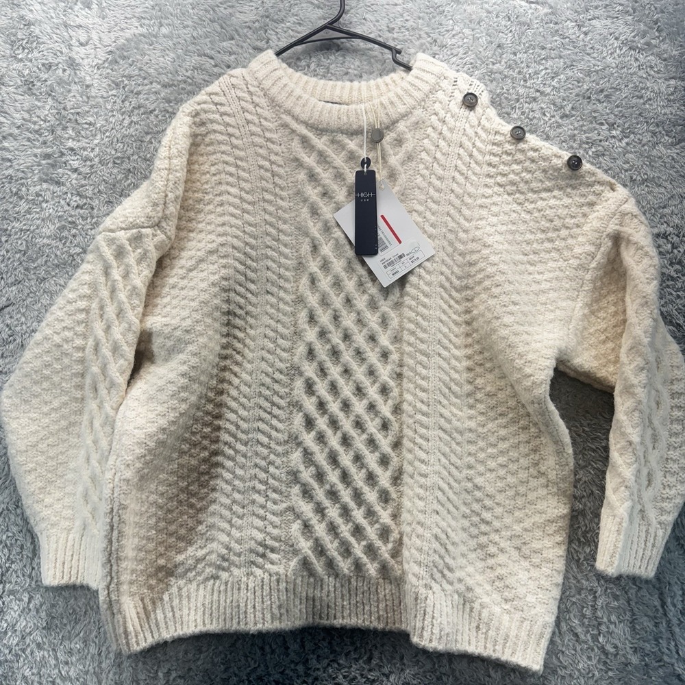 HIGH USE Cream Cable Knit Sweater L Button Shoulder Wool Blend NWT Luxury Italy